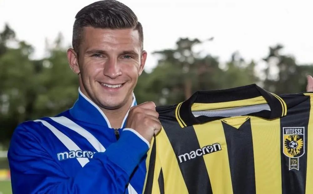 围绕他的 围绕他的